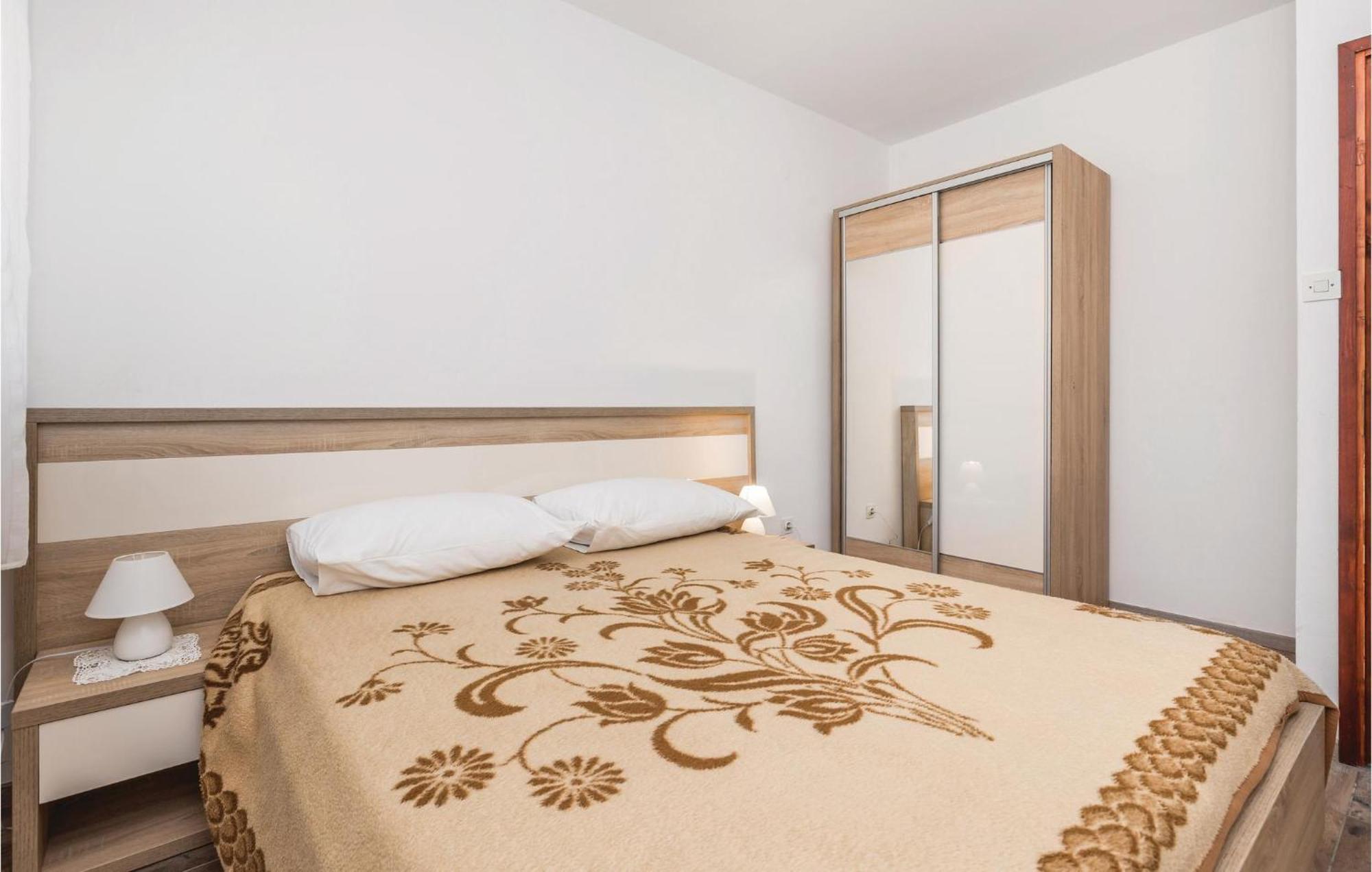 Lovely Apartment In Mandre With Wifi Exterior photo