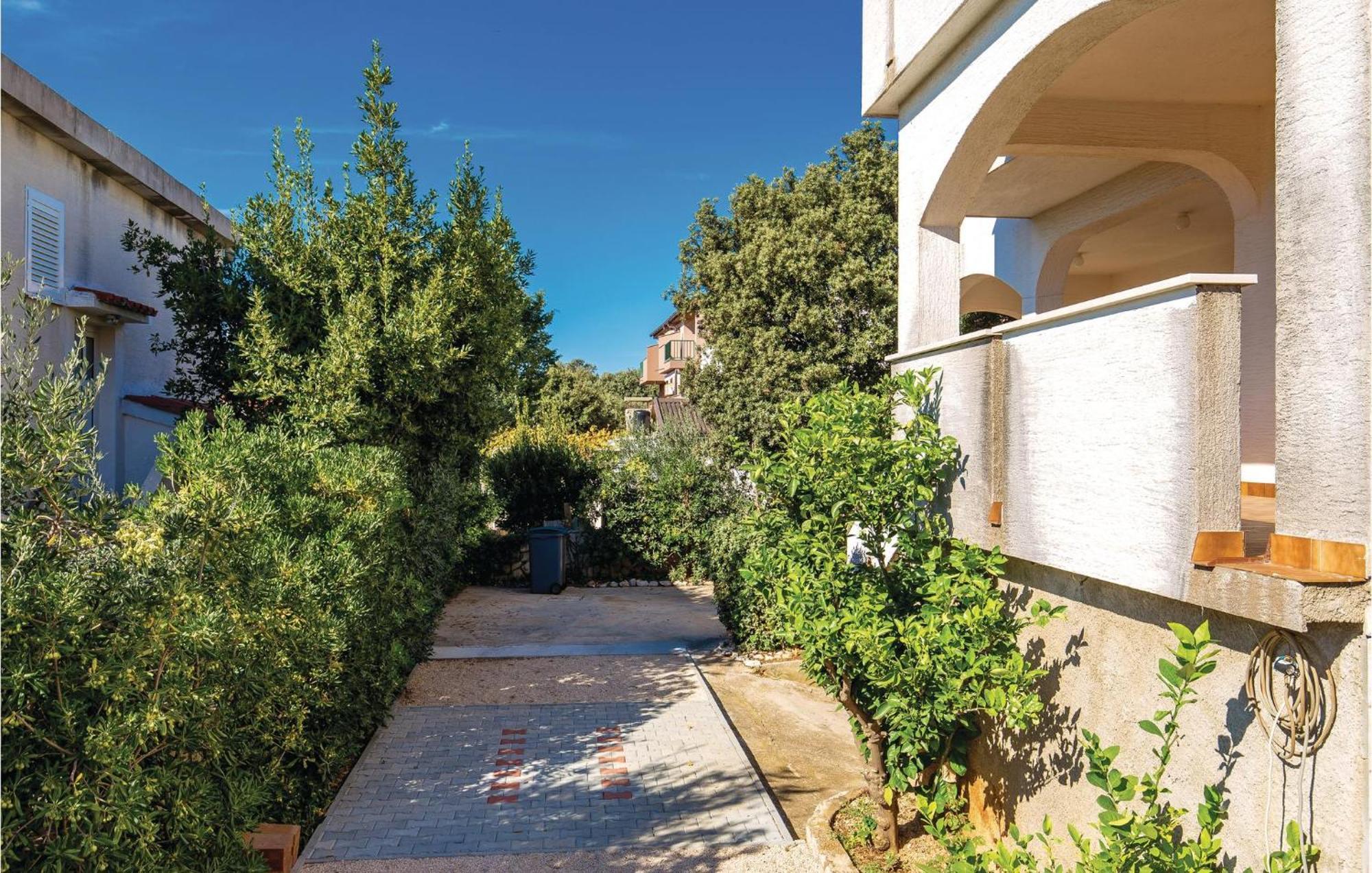 Lovely Apartment In Mandre With Wifi Exterior photo