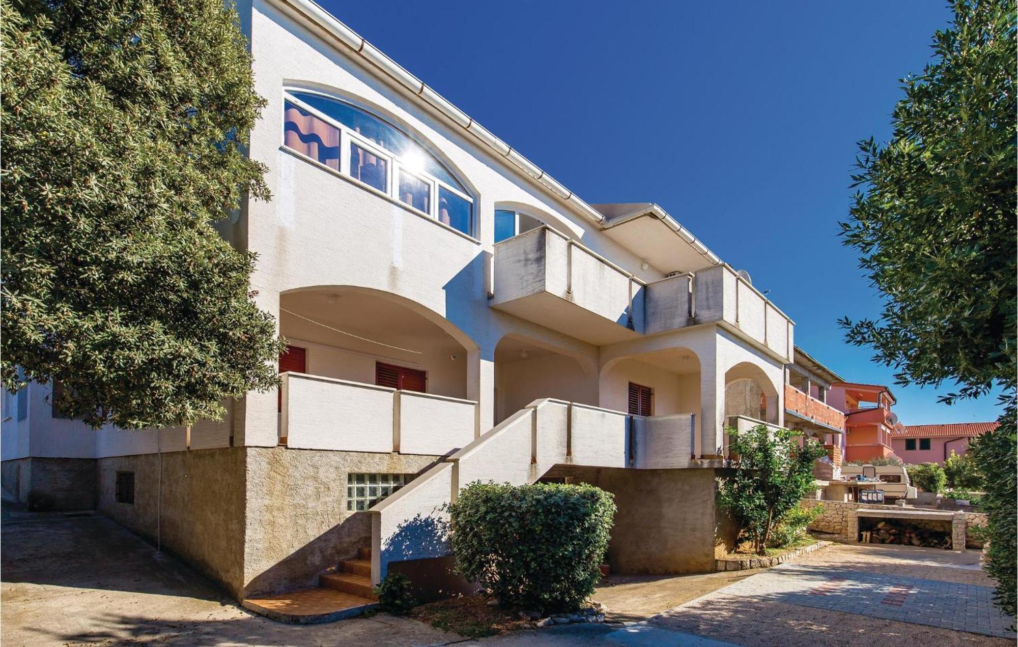Lovely Apartment In Mandre With Wifi Exterior photo